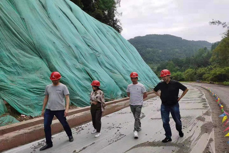 ���󷢴��ӵ���è����Ŀ��չ�����徲���