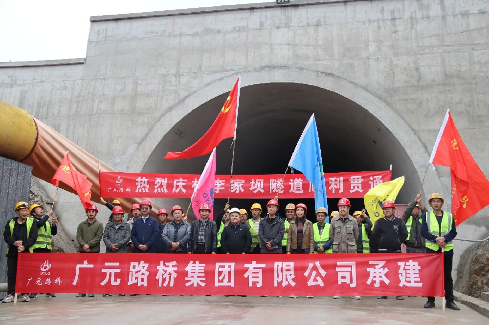 í�㾢ͷ ������ǰ �߿ӿ���Ŀ��Ұ�����˳�����